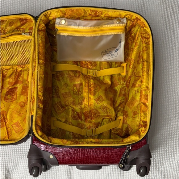 Samantha Brown Red Crocodile Embossed Spinner Travel Carry-On Bag  - 9 x 14 x 22 - Picture 4 of 10